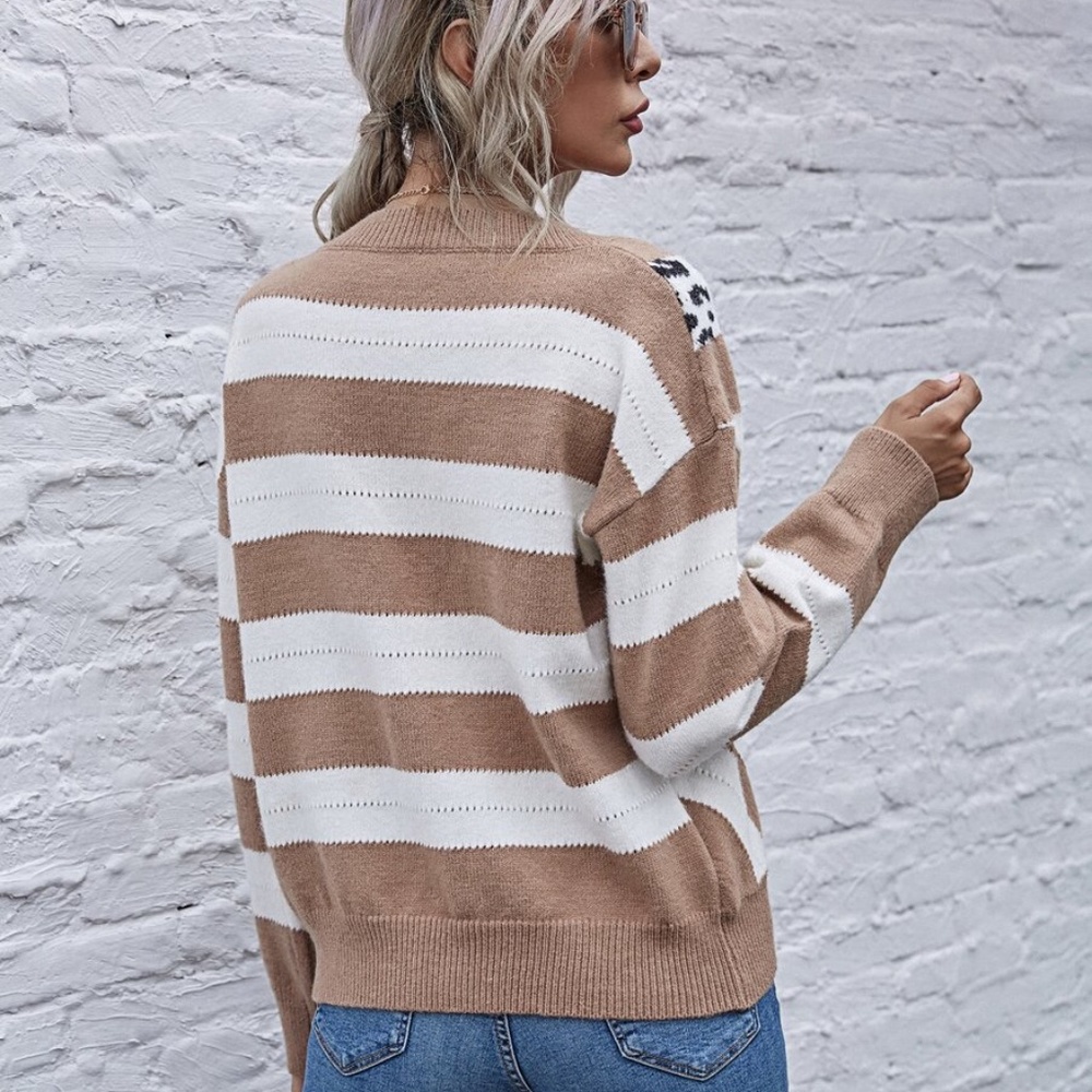 khaki  leopard print v neck  color block sweater - Picture 4 of 5